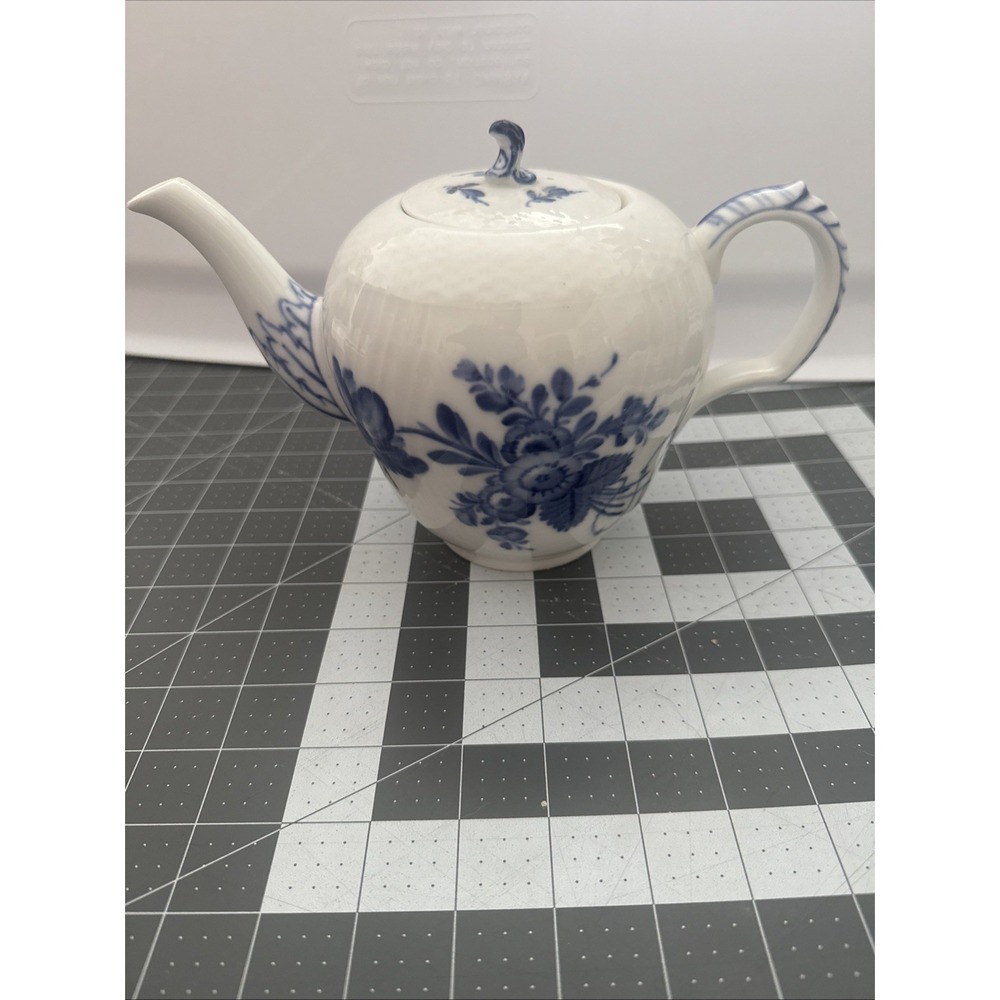 Royal Copenhagen Blue Flowers‎ Braided 4 Cup Teapot 10/1788 2ND AM0001